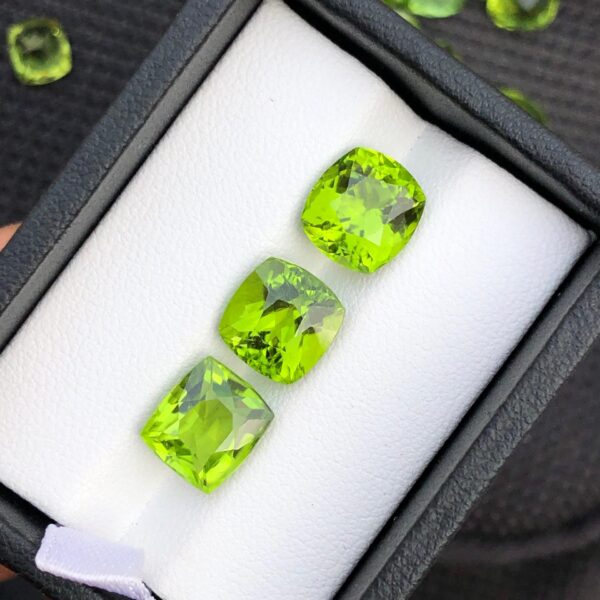 12.15 Carats Gorgeous Faceted Natural Peridot