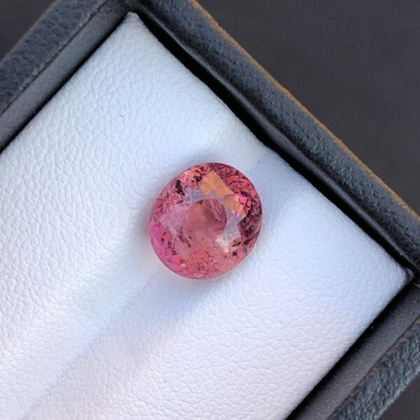 6 Carats Stunning Faceted Spinel From Burma