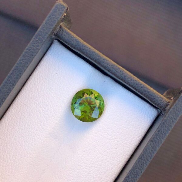 2.7 carats stunning faceted natural tourmaline