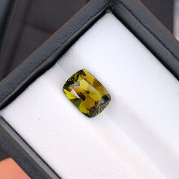 3.55 carats stunning faceted natural tourmaline